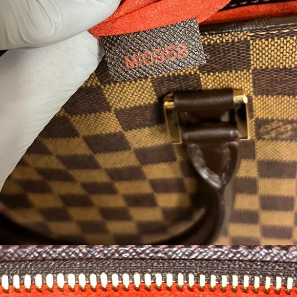 Louis Vuitton Damier Ebene Sac PM
Full inclusion - Picture 8 of 9
